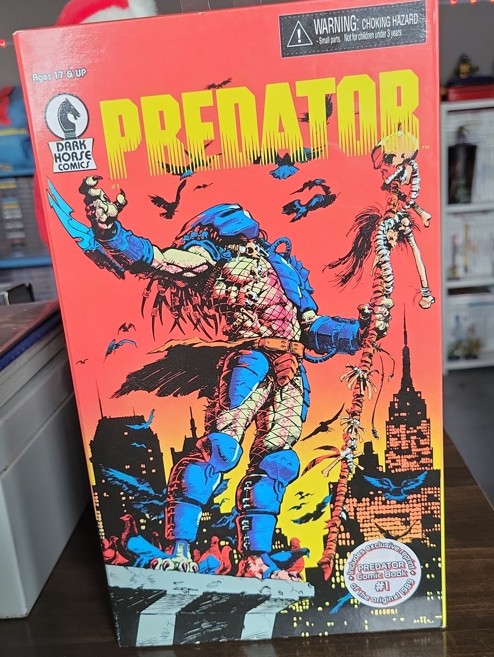 Predator 25th Anniversary Collectible Comic Book Figurine - Red/Blue Cover